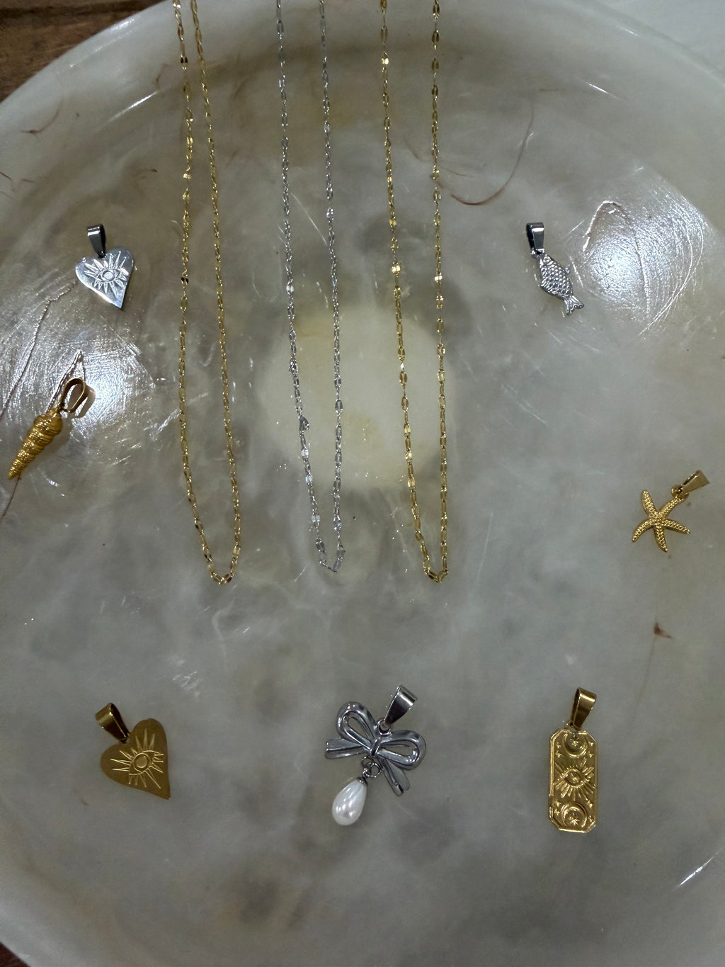 Lip chain necklace
