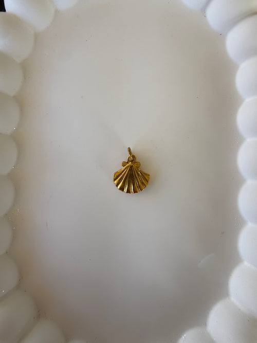 Clam Shell Charm